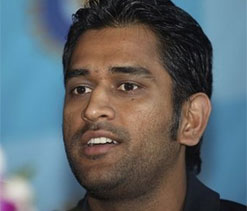 Don’t blame Dhoni, says Imran Khan