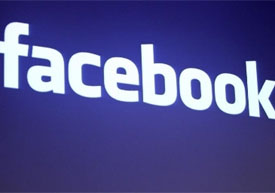 'Uncool' Facebook losing its 'teen appeal'