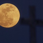 Supermoon shines : pics