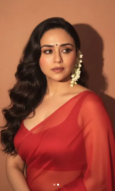 Amruta Khanvilkar